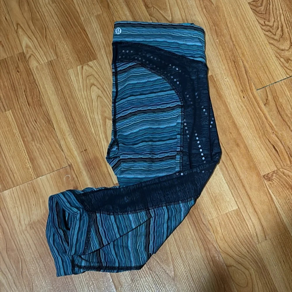 Blue Cropped Lululemon Leggings - Picture 4 of 4